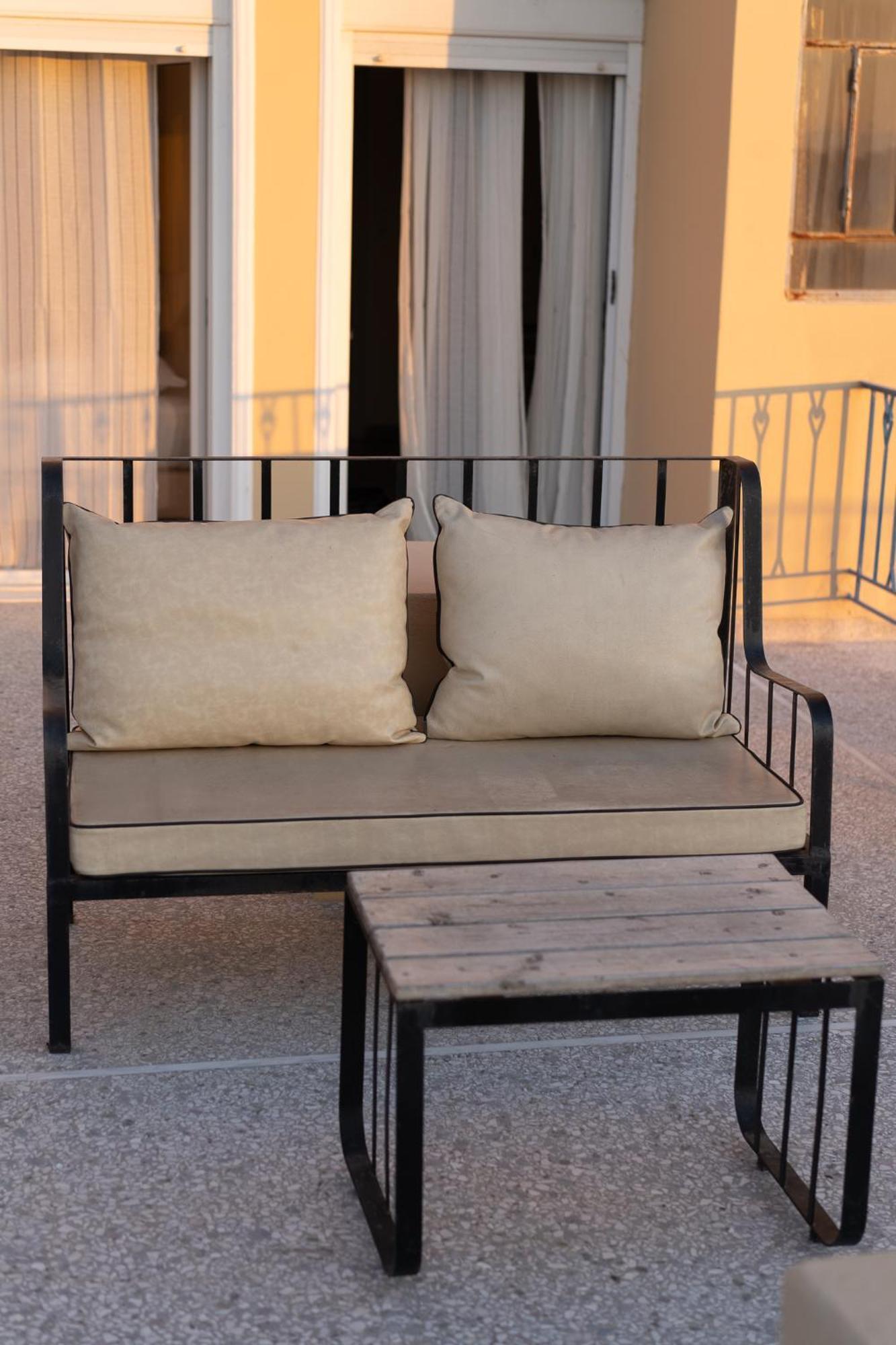 Central Mytilene City-View Apartment For 7 Экстерьер фото